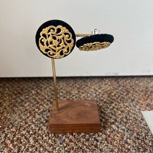 Black velvet gold tone appliqué leafy intricate dainty clippies clip on earrings